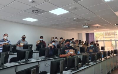 72 estudiantes de la Carrera de Ingeniería de Telecomunicaciones logran certificaciones internacionales en las áreas de Redes de Datos, Ciberseguridad, IoT y Cloud Computing