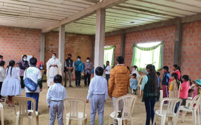 El proyecto «Caminemos juntos por la educación» realizó la entrega de computadoras