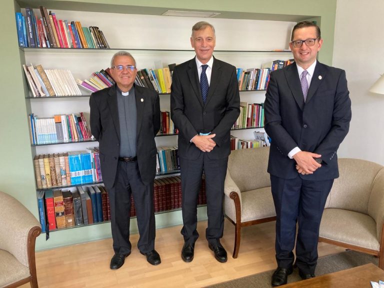 Rectores de la U.C.B. y de la UCA fortalecen los programas de intercambio académico y de investigación conjunta