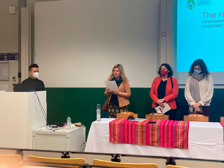 Afnan Agramont defendió su tesis doctoral “El rostro humano del agua” obteniendo la nota más alta en la evaluación del VLIR UOS UCB 