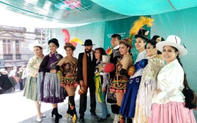 El Ballet Folclórico de la Universidad Católica Boliviana “San Pablo” (U.C.B.) se presentó en la Feria Cultural de mil colores del GAMLP