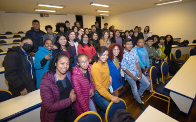 Becarios del Programa “College Horizons Outreach Program” dialogan con Sharon Pérez, Artista Plástica Afro-boliviana