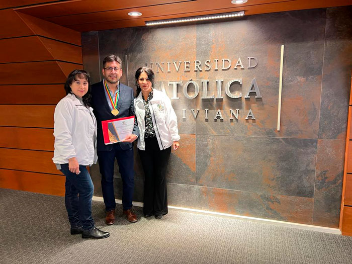 Director de la Carrera de Psicología recibió un reconocimiento por parte del Colegio de Psicólogos de Bolivia