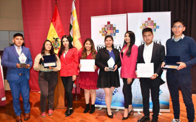 Graduados y profesoresFacultad de Ingeniería recibieron premios en la IX versión del Premio Plurinacional de Ciencia y Tecnología en el Ministerio de Educación