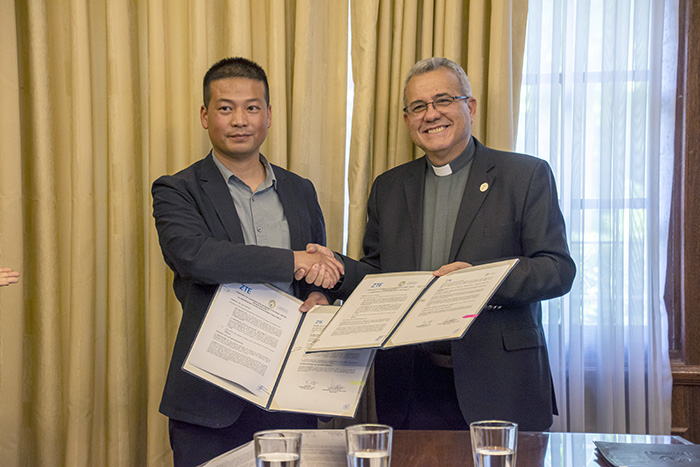 La Universidad Católica Boliviana “San Pablo” firmo convenio con ZTE BOLIVIA S.R.L.