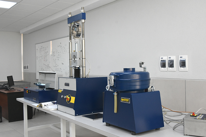 Ingeniería Civil de la U.C.B. adquirió nuevos equipos para las prácticas de pavimento de los estudiantes