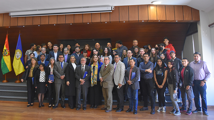 Las carreras de Comunicación Social y Psicopedagogía adquirieron su acreditación por el Comité Ejecutivo de Universidades de Bolivia “CEUB”
