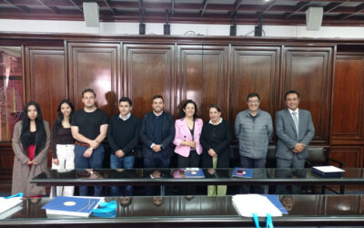 Estudiantes de Derecho realizaron la entrega del premio obtenido en la 6a competencia nacional de arbitraje organizada por CAINCO en Santa Cruz