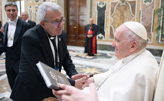 Rector Nacional se encuentra con el Papa Francisco en el Vaticano
