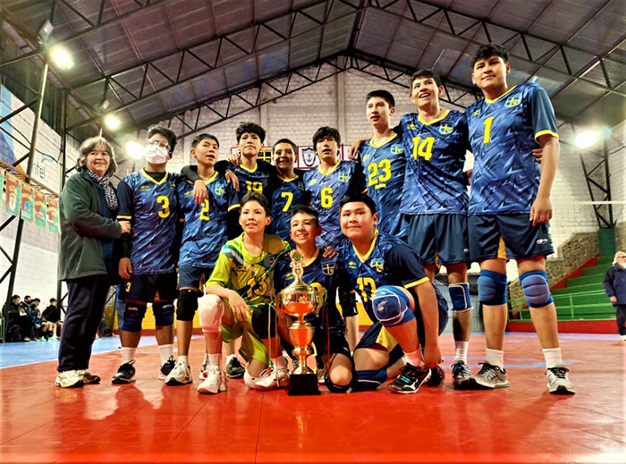 El equipo de voleibol varones de la Cato se coronó como campeón en la Asociación Municipal de Voleibol de La Paz – AMVLP