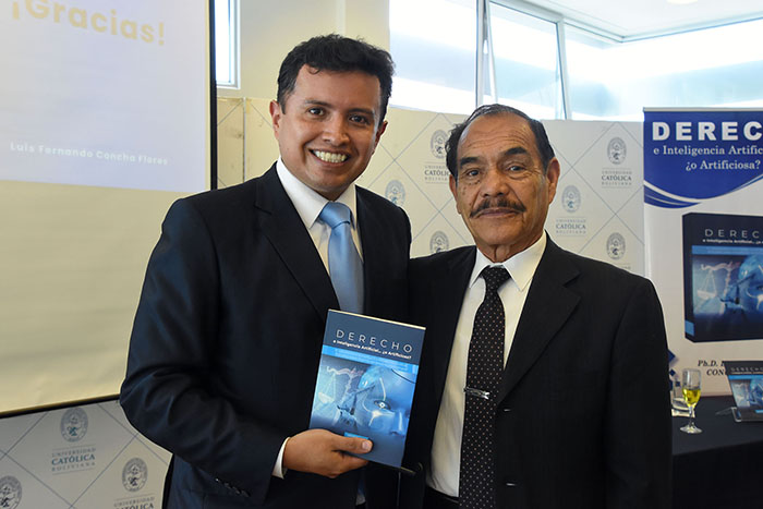 Presentación del libro «Derecho e Inteligencia Artificial… ¿o Artificiosa?» de Luis Fernando Concha Flores, PhD en la Biblioteca Central de la U.C.B.