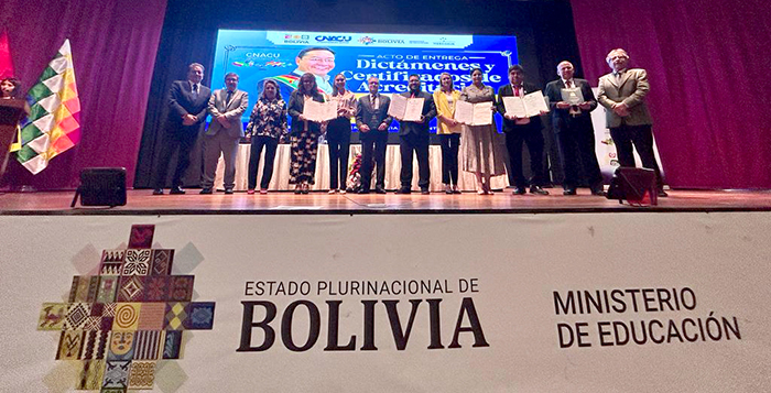 Ministerio de Educación entrega certificados de acreditación del MERCOSUR a cuatro carreras de la U.C.B.