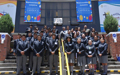 Unidad Educativa Santa María Mazarello defendido sus trabajos finales en la U.C.B.