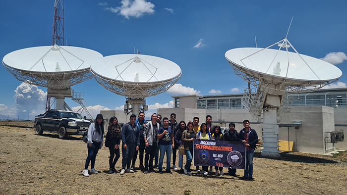 Estudiantes de la carrera de Ingeniería en Telecomunicaciones sedes La Paz y Cochabamba, realizan primer encuentro académico.