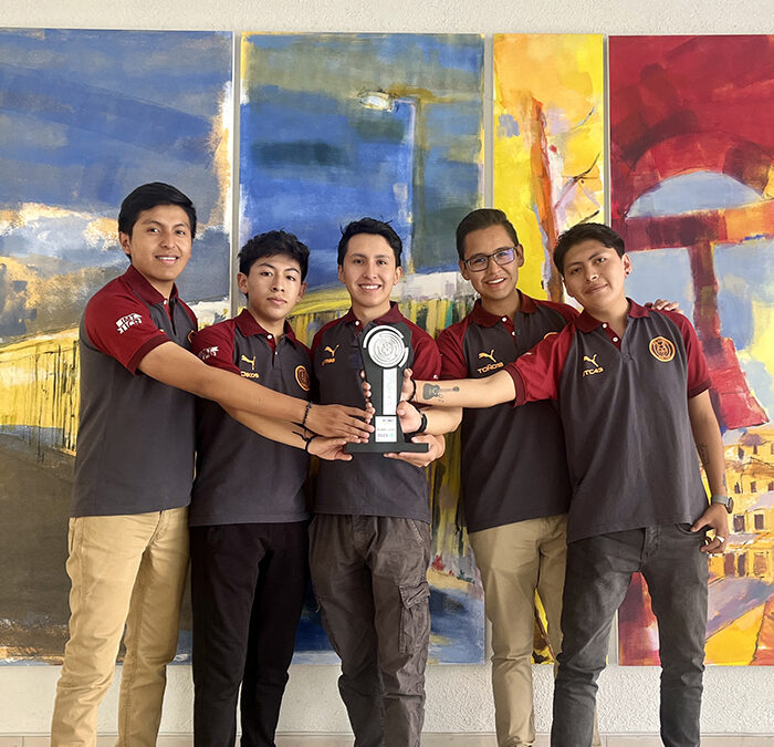 Bolivia sobresale en México al conseguir el primer, segundo y cuarto puesto en la competencia Continental de robótica ROBOMATRIX