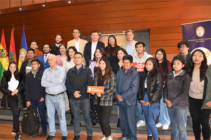 La UCB junto con Atomic 88, miembro del grupo Alibaba lanzan el proyecto Aldeas Digitales