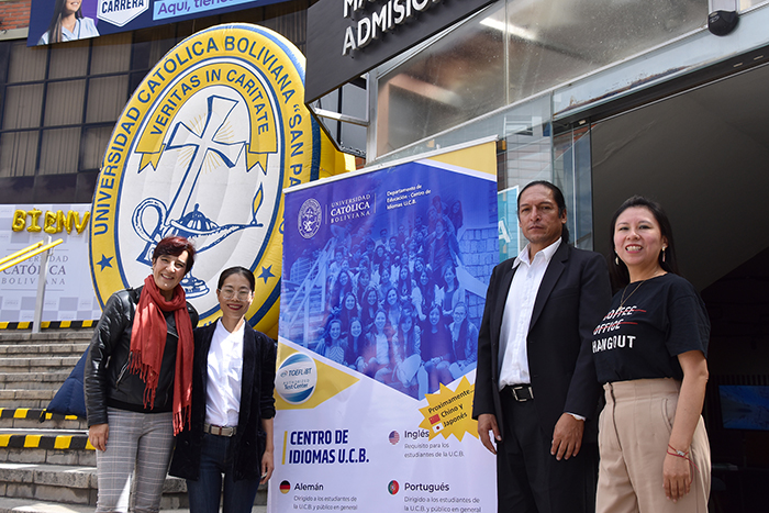 Representantes del Instituto Confucio Dependientes del Gobierno de China Visitan el Centro de Idiomas de la UCB antes de la Apertura de Cursos de Chino