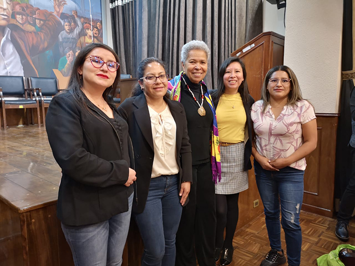 Docentes de inglés participan en taller con antropóloga estadounidense