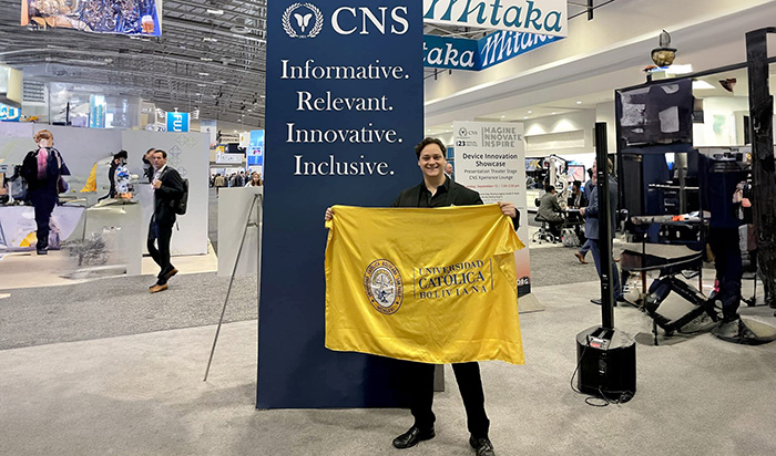 Testimonio de excelencia U.C.B.: Amir Hjeala estudiante de Medicina que se destaca en el mundo