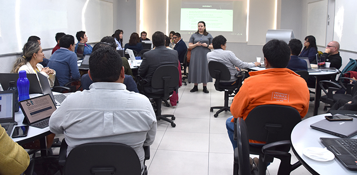 Docentes y estudiantes de la U.C.B. se capacitan para potenciar competencias de pensamiento complejo