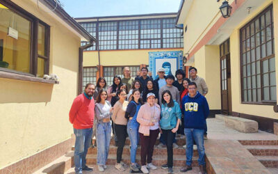 Delegación de la Carrera de Ciencias Políticas y Relaciones Internacionales viaja a Oruro para una experiencia de compromiso con el medioambiente