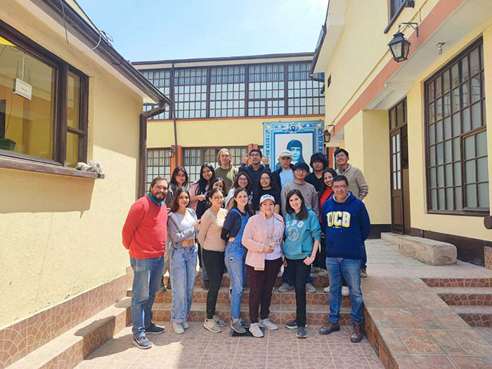 Delegación de la Carrera de Ciencias Políticas y Relaciones Internacionales viaja a Oruro para una experiencia de compromiso con el medioambiente