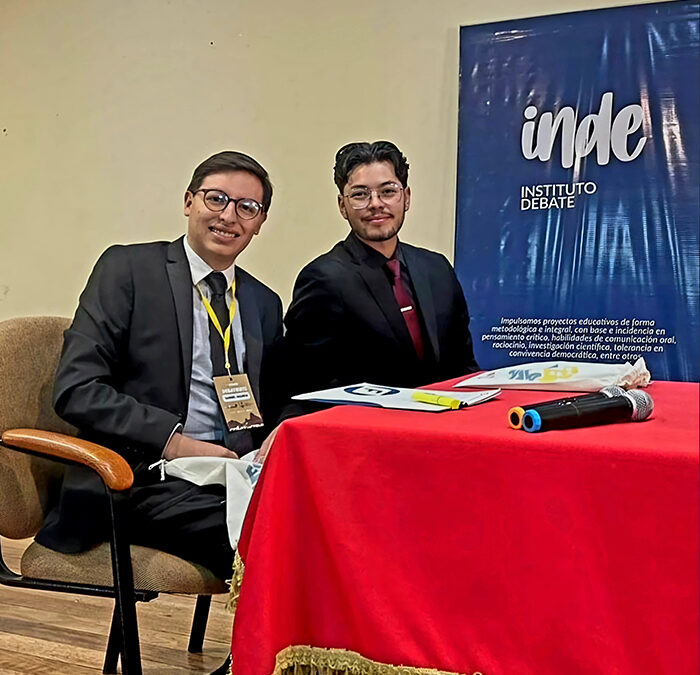 Estudiantes de la U.C.B. sobresalen en el Torneo Internacional de Debate 2024 en Cusco, Perú.