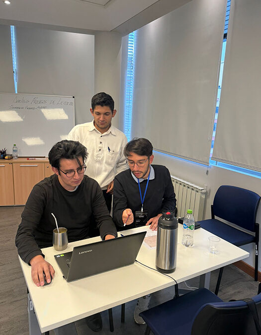 Graduados de la U.C.B. crean un dispositivo para la intubación de bebés y niños en cuidados intensivos