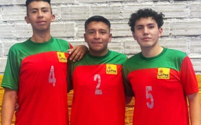 Jugadores de la Cato en la selección paceña de voleibol