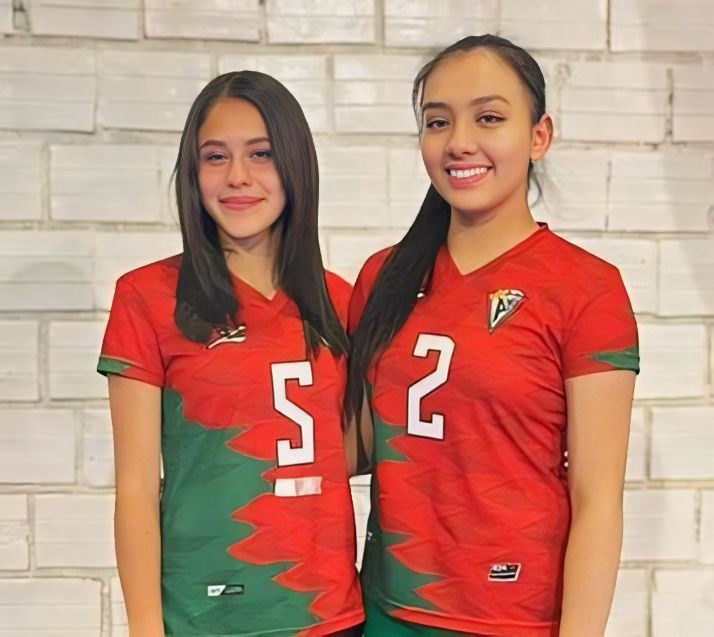 Jugadoras del Club U.C.B. en la selección juvenil de voleibol de La Paz