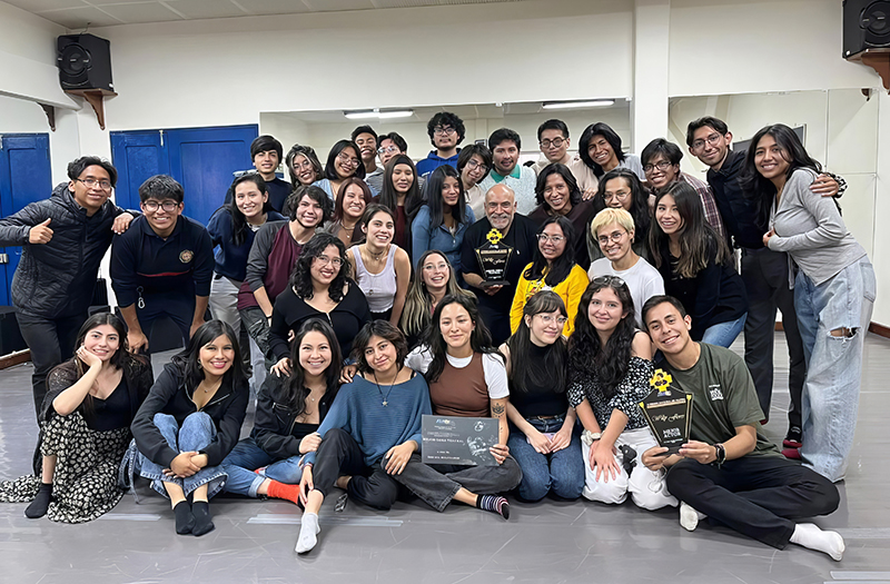 El Taller de Teatro de la U.C.B. recibie dos premios