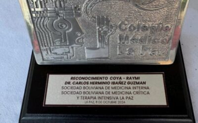 Director de Carrera de Medicina recibe un reconocimiento del Colegio Médico de La Paz