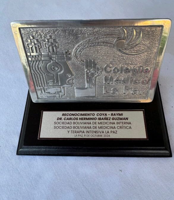 Director de Carrera de Medicina recibe un reconocimiento del Colegio Médico de La Paz
