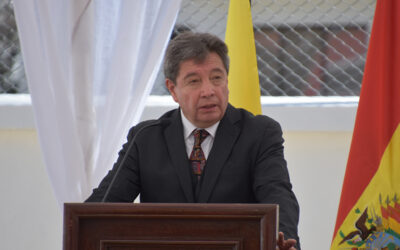 El director de la Carrera de Medicina de la U.C.B. recibe un reconocimiento de la Cámara de Diputados