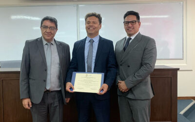 La Facultad de Derecho y Ciencias Políticas reconoce al Dr. Emilio Barea Medrano por su destacada trayectoria