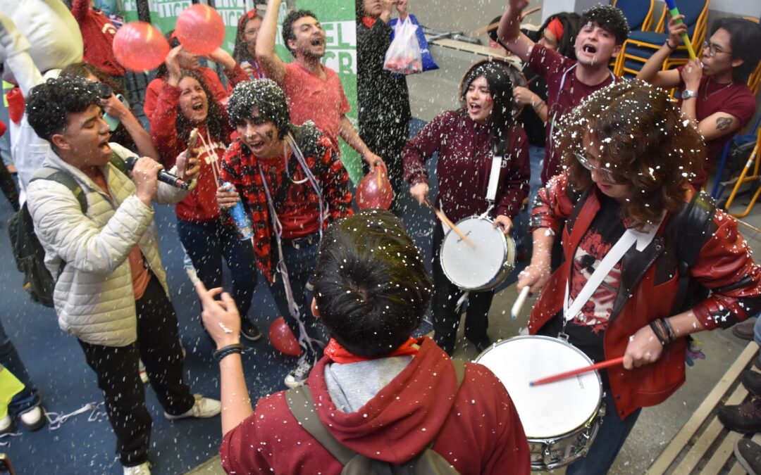 La universidad da la bienvenida a sus nuevos estudiantes