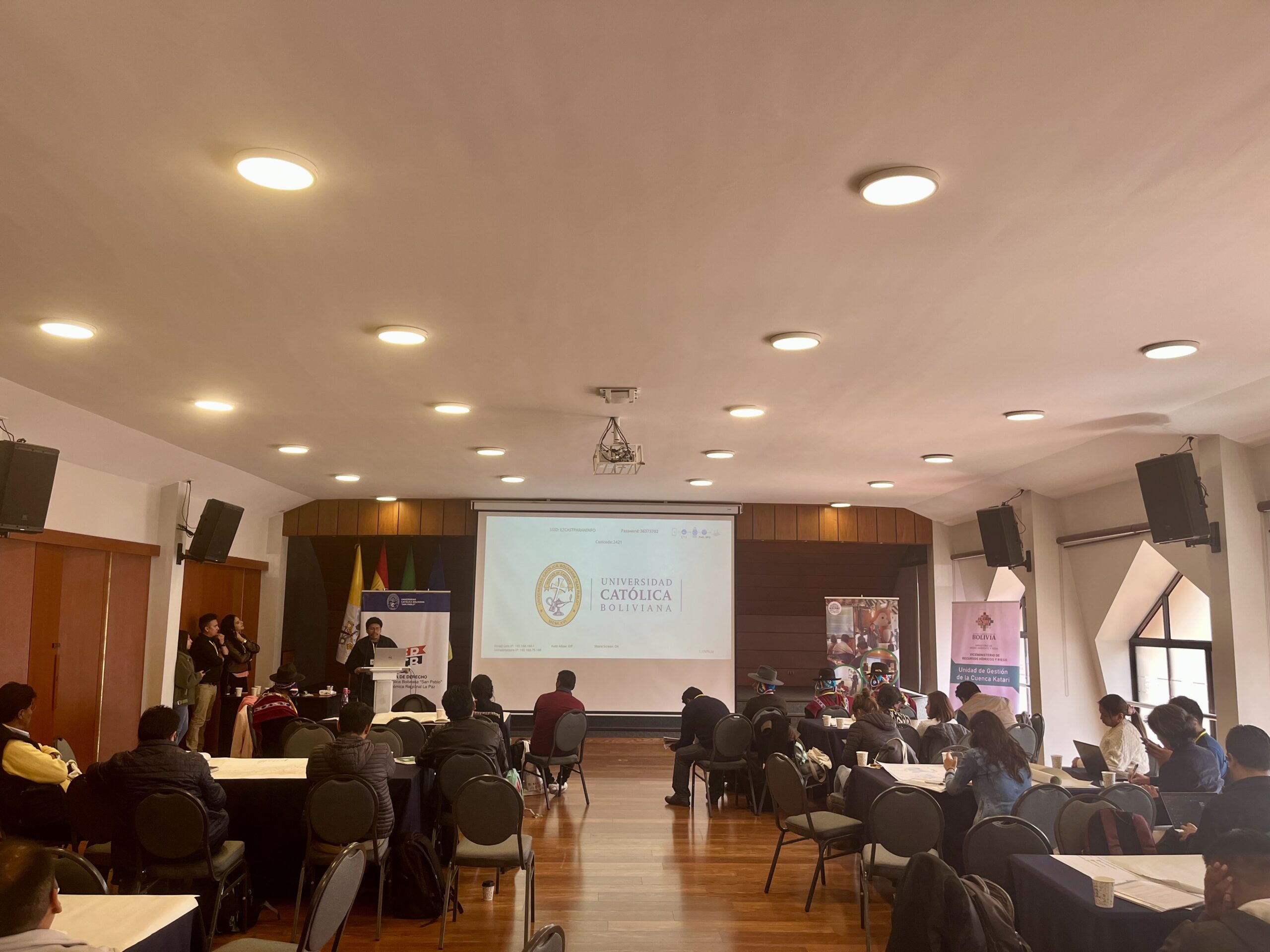 U.C.B. reúne a integrantes de proyecto en la cuenca Katari y rectora valora su aporte para gestar soluciones a la problemática medioambiental