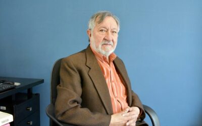 Juan Carlos Salazar deja la dirección de la Carrera de Comunicación Social, donde fue egresado de su primera promoción