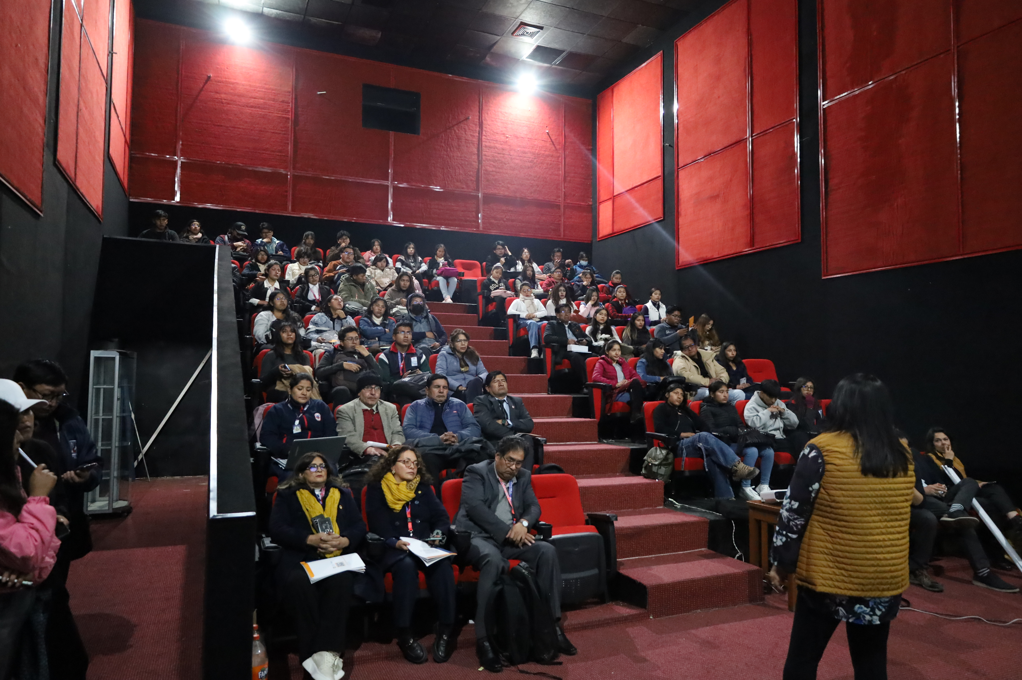 Investigación del IICC gana el primer premio en ciencias sociales en la V Feria Nacional Universitaria “Buenas Ideas” y enorgullece a la U.C.B.