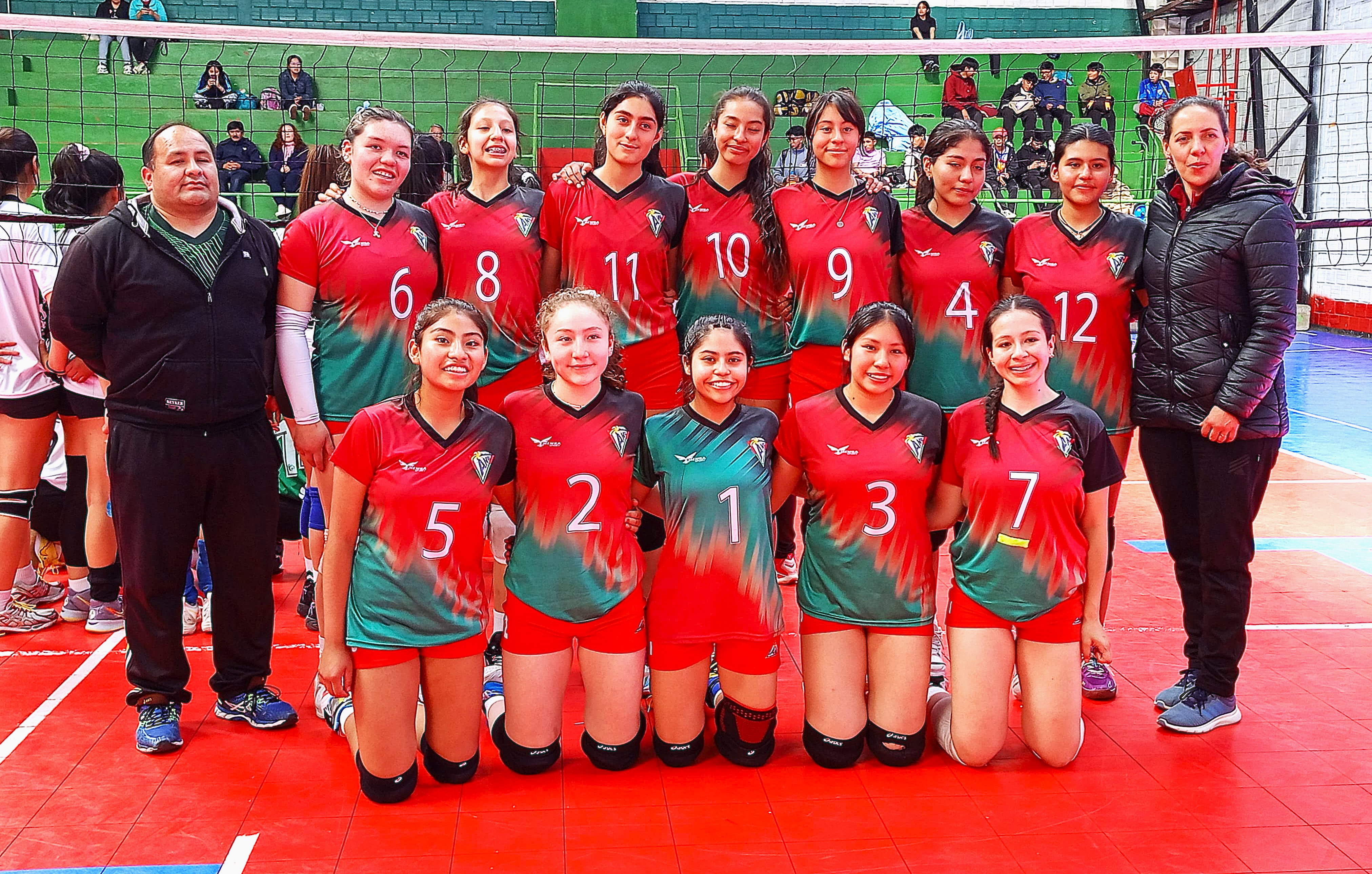 Jugadores de la Cato en las selecciones paceñas de voleibol