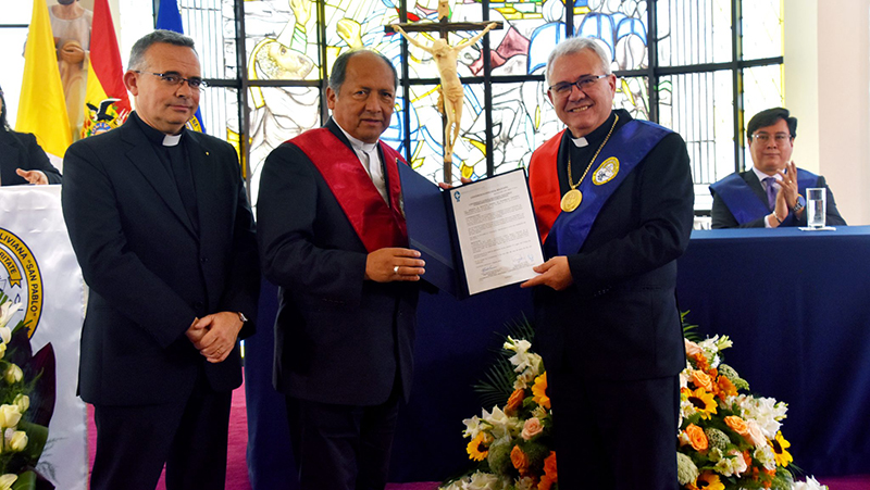La U.C.B. celebra 59 años de vida institucional con emotivo acto académico