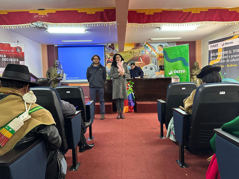 U.C.B. expone enfoque transdisciplinar para enfrentar crisis ambiental del lago Titicaca  