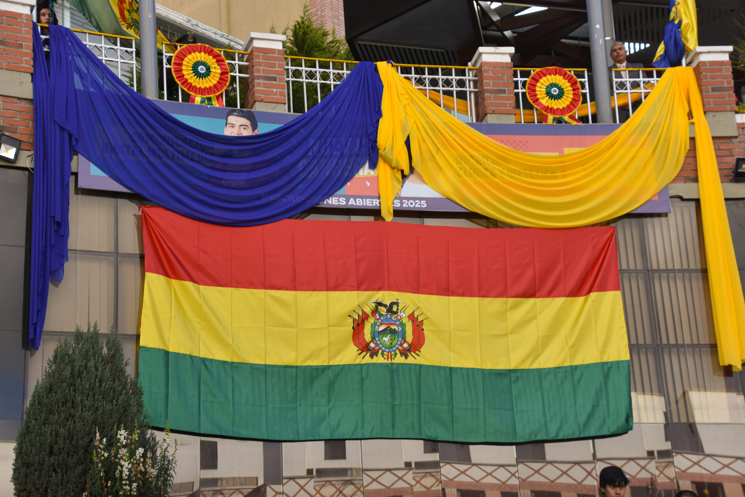 U.C.B. abraza a Bolivia en su bicentenario y renueva un compromiso de excelencia y fe