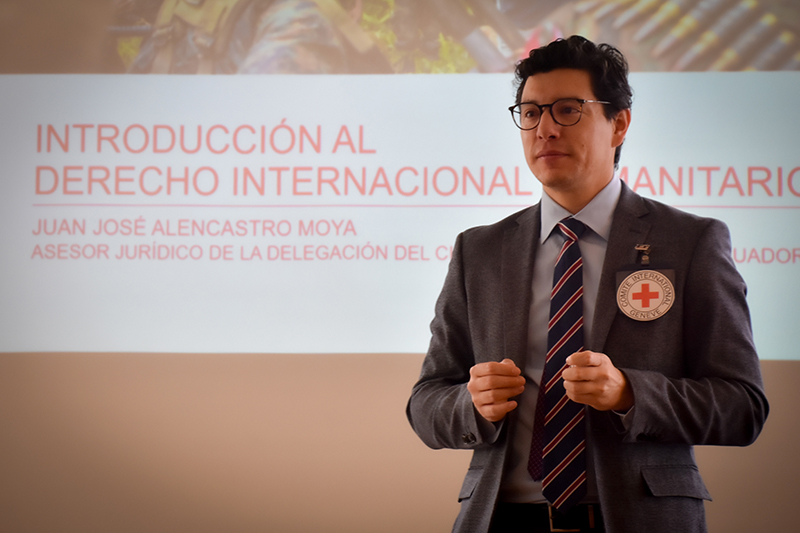 Cruz Roja ofrece una exposición sobre el derecho internacional humanitario