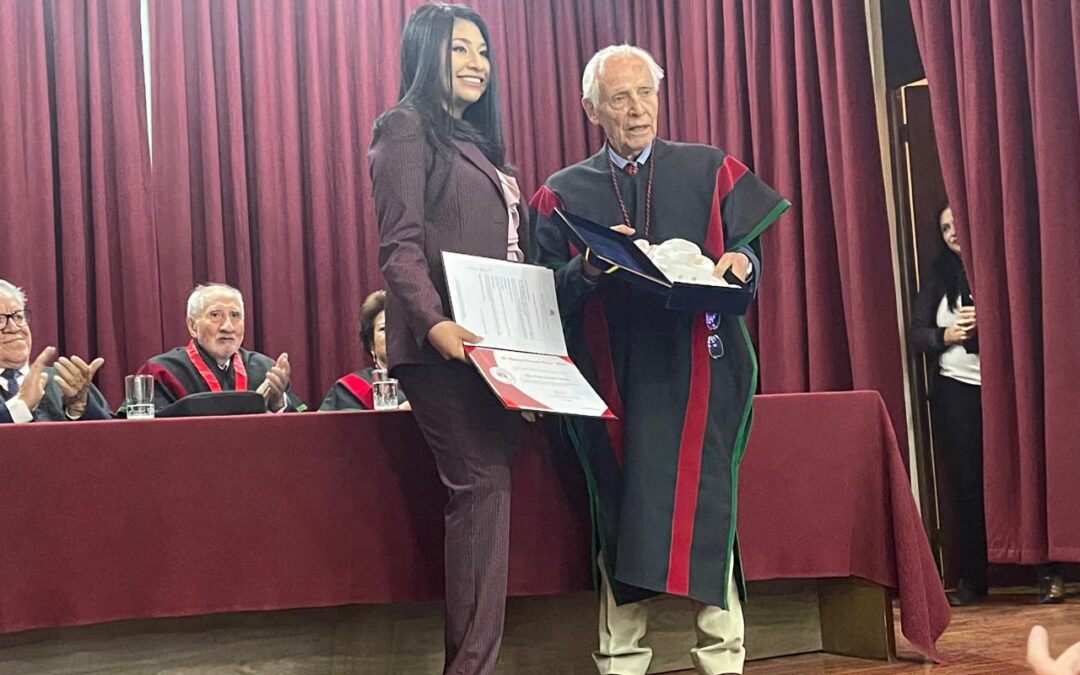 La investigadora Paola Alvizuri recibe dos reconocimientos por su aporte a la ciencia y la tecnología en Bolivia