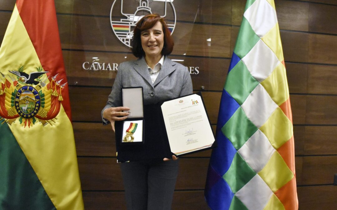 La U.C.B. recibe la Medalla Franz Tamayo por su servicio a la educación superior en Bolivia