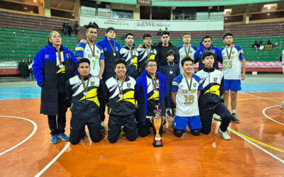 La “Cato” en el podio del voleibol paceño