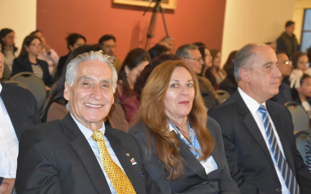 La UCB galardona a docentes que alcanzaron la excelencia tras ser evaluados por sus estudiantes