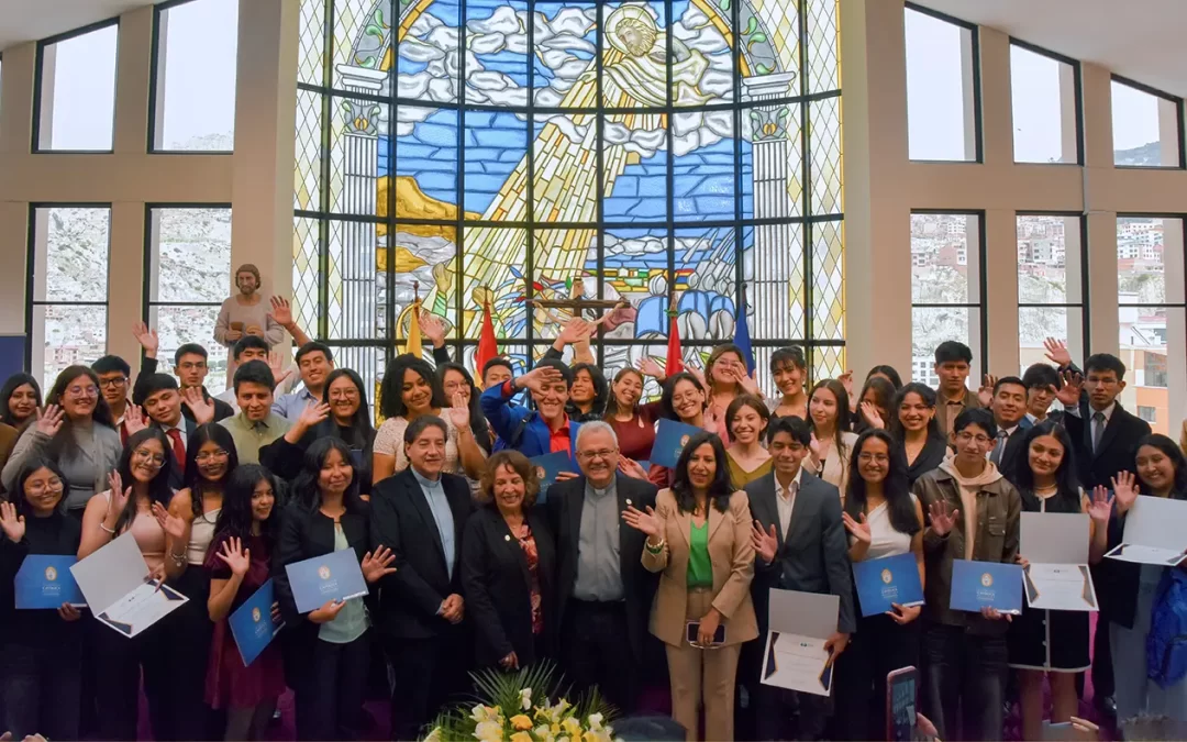 La U.C.B. entrega las becas a la excelencia académica y beca de aporte a la cultura y al deporte 1-2026