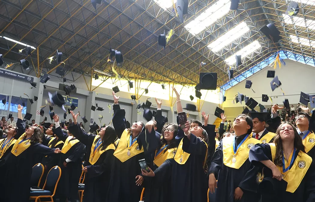 U.C.B. Sede La Paz celebra la graduación de nuevos profesionales con emotivas ceremonias